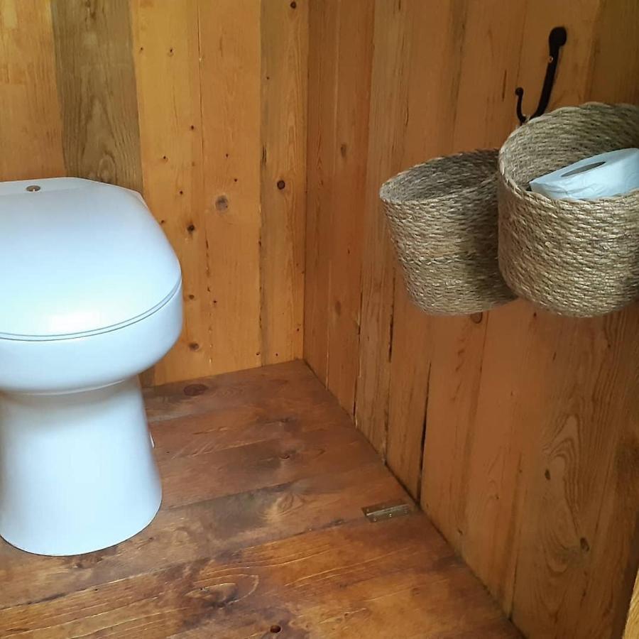 Отель Glamping V Sadu Sadska Экстерьер фото